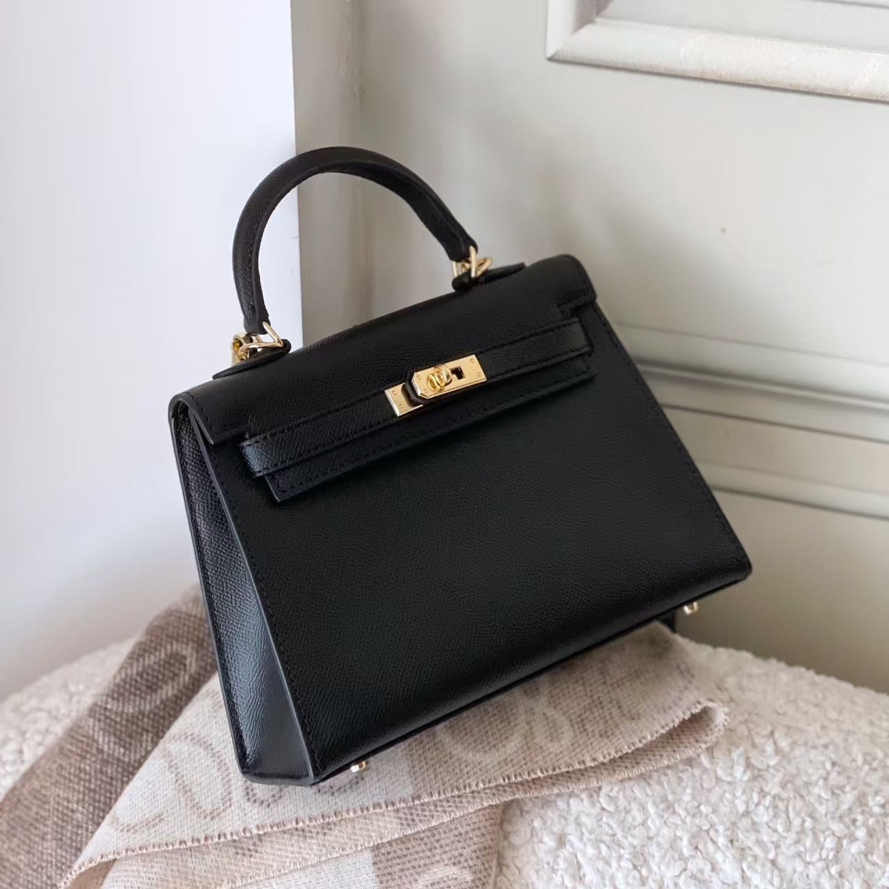 Kelly” Women's Handbag in Genuine Leather. Black Medium size: length 25cm/width 10cm/height